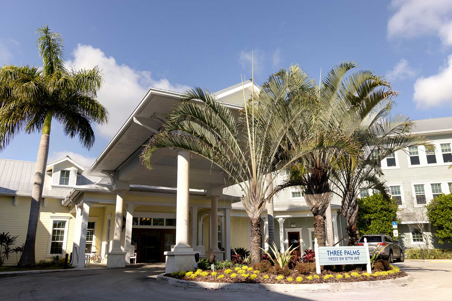 VR2_7678 three palms exterior entrance